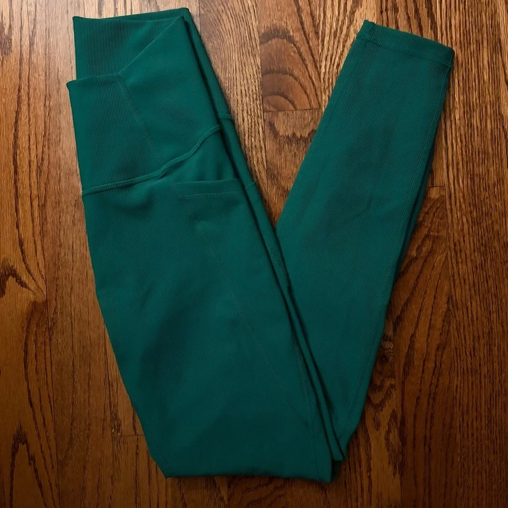Wilo the Label Green Ribbed High Rise 7/8 Leggings - Picture 1 of 8